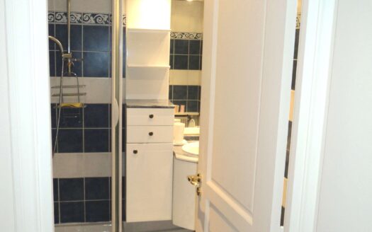 Grand studio au carrefour du 6e, 5e et 14e arrondissement de Paris