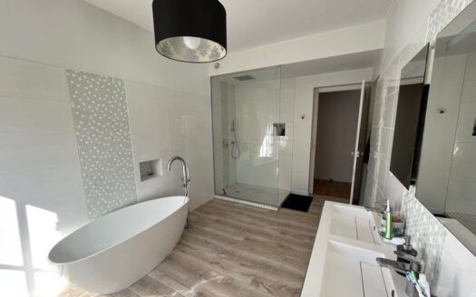 Maison 7 pièces 215m2