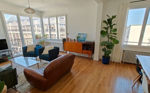 Appartement hyper centre ; 100m² ; lumineux ; dernier étage avec ascenseur