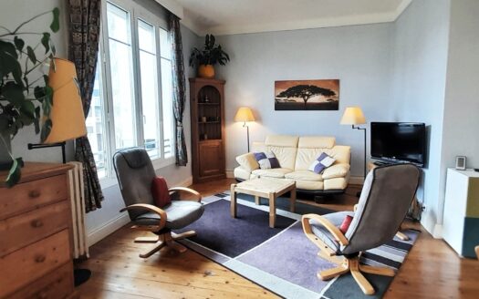 Chaleureux Appartement Rénové avec Cachet d’Origine – Hyper Centre