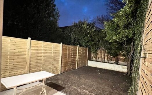 Studio 1 pièce avec terrasse et jardin