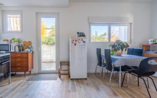 Maison de ville rénovée en integralité, sous décennale, au calme, Le Bouscat