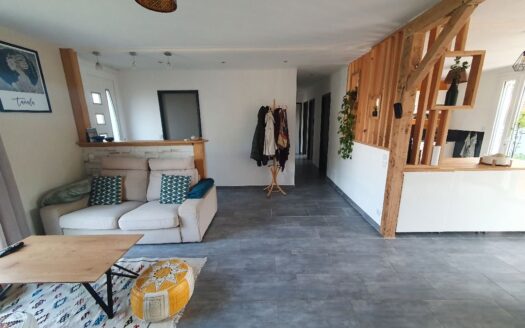 Chaleureuse maison de plain pied, sens vis à vis – terrasse et jardin