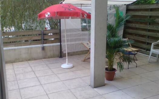 Chambéry – T3 meublé traversant avec terrasse, cave et parking