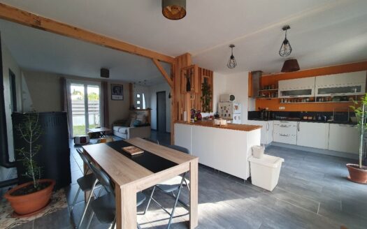 Chaleureuse maison de plain pied, sens vis à vis – terrasse et jardin