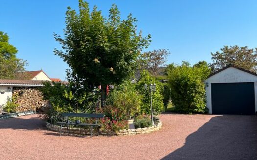 À Vendre : Maison de 100 m² avec Grand Parc Arboré et Piscine à 16 min de Bourges