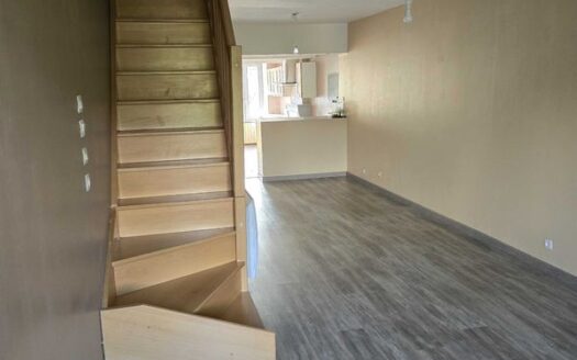 Maison mitoyenne de 76m² à Renwez avec Terrain de 363m²