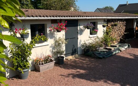 À Vendre : Maison de 100 m² avec Grand Parc Arboré et Piscine à 16 min de Bourges