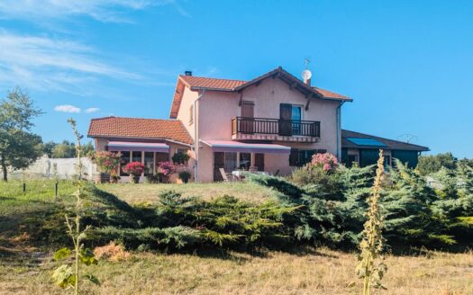 IDÉAL FAMILLE : MAISON SPACIEUSE / ÉCOLOGIQUE / LUMINEUSE / TERRAIN ET VUE IMPRENABLE
