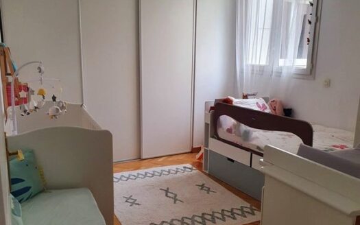 IDEAL JEUNE COUPLE AVEC ENFANT/CENTRE VILLE/TERRASSE/JARDIN/TRES LUMINEUX