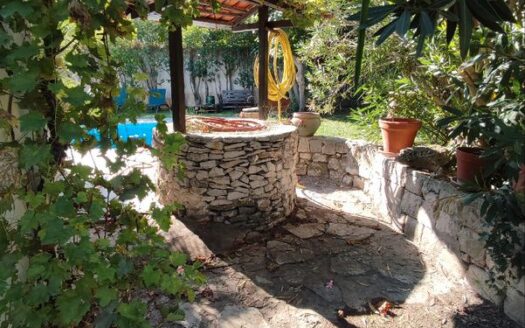 SPACIEUSE MAISON FAMILIALE AVEC PISCINE ET GRAND TERRAIN – GIGNAC-LA-NERTHE