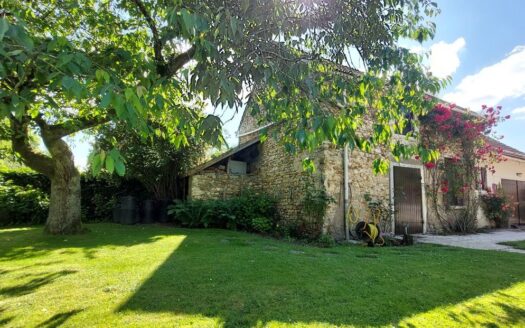 Maison 7 pièces 170 m2 à Ecrosnes près d’Epernon (8 minutes) et de Rambouillet (15 minutes)