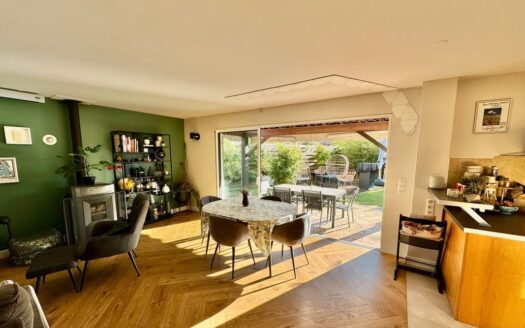 Maison centre Genas 127m2, 4 chambres avec piscine, direct particulier