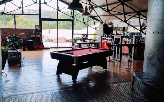 Superbe loft de 160m² sur un atelier/garage de 210m² + terrasse de 50m² + terrain de 467m²