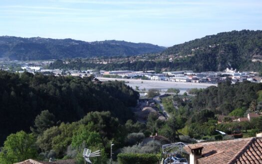 Propriété 1,7Ha 2 maisons, 3 logements et dépendances