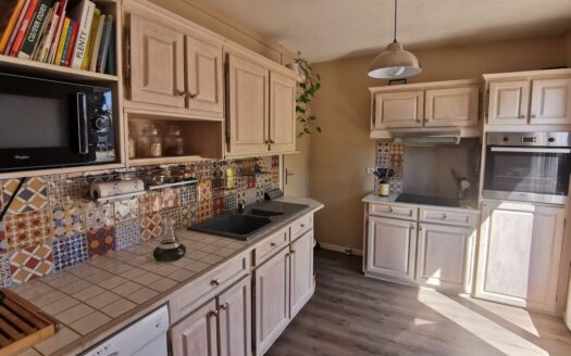 IDEAL FAMILLE/SANS VIS A VIS/QUARTIER CALME/PROCHE COMMIDITES/LUMINEUX/BON DPE