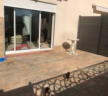 IDEAL FAMILLE, GRANDE TERRASSE ET VUE SUR LA MOUTAGNE ST VICTOIRE