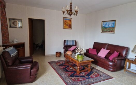 Grande Maison d’Habitation à Etages Spacieuse Lumineuse au Fort Potentiel