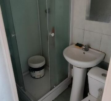 IDEAL ETIDIANT OU INVESTISEUR, CENTRE-VILLE, QUARTIER CALME, EN HAUTEUR, LUMINEUX