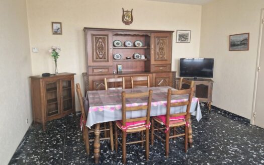 Grande Maison d’Habitation à Etages Spacieuse Lumineuse au Fort Potentiel