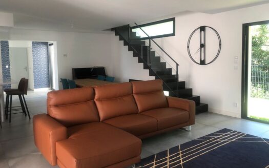 IDEAL FAMILLE/MAISON CONTEMPORAINE/PISCINE/QUARTIER CALME/AUCUN TRAVAUX