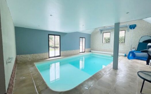 Maison avec piscine intérieure