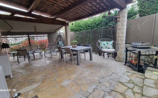 Bel appartement dans villa