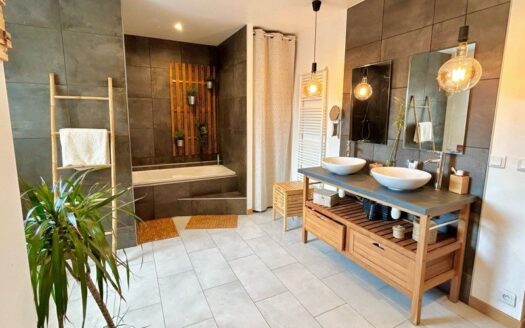 Maison 254 m2- 7 pièces