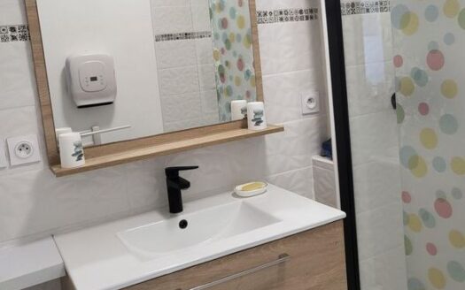 APPART F4 78M2 dernier étage ascenseur + balcon 5Mx1M. Entièrement rénové