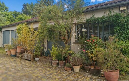 MAISON LOFT DANS UN ANCIEN ATELIER/QUARTIER CALME DANS UNE COUR SECURISEE