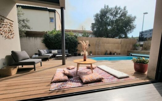 IDEAL FAMILLE/ Superbe villa non mitoyenne  avec piscine