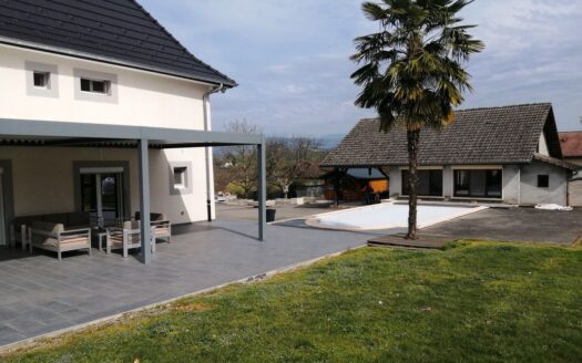 Propriété entièrement rénovée avec dépendances neuves de 350 m2