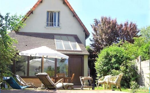 Maison 6 pièces avec studio indépendant et piscine