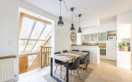 Maison 6 pièces avec studio indépendant et piscine