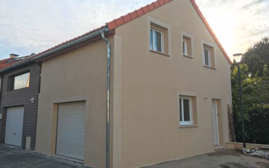 Maisonnette Moderne de 42m2 avec Garage de 25m2 à Maurepas Village – Pleine Propriété, San