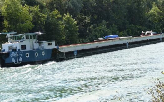 Péniche / BATEAU LOGEMENT A Aménager