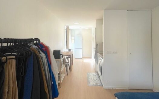 Studio 24 m2, refait à neuf, au centre-ville de NLG