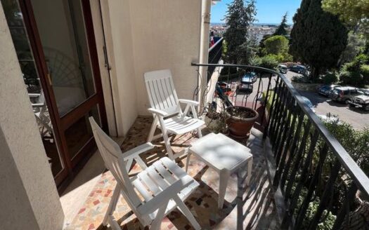 Appartement 2 Pièces Rénové avec Terrasse et Aperçu Mer – Bas Cimiez, Secteur George V