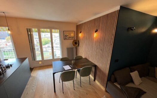 Appartement rénové 67 m2 avec balcon plein ouest et parking sous terrain
