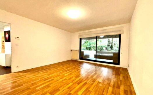 Appartement T2 55 m2 et 37m2 terrasse donnant sur parc arboré