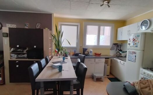 Vends maison de rue proche commerces