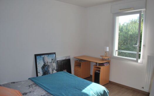 IDEAL INVESTISSEUR OU COUPLE/CENTRE VILLE PROCHE DES COMMODITES/ACCES PMR/BALCON/PARKING ET BOX