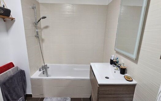 IDEAL INVESTISSEUR OU COUPLE 1-2 ENFANTS/ JARDIN/DOUBLE GARAGE/QUARTIER RECHERCHE DE TRIGANCE