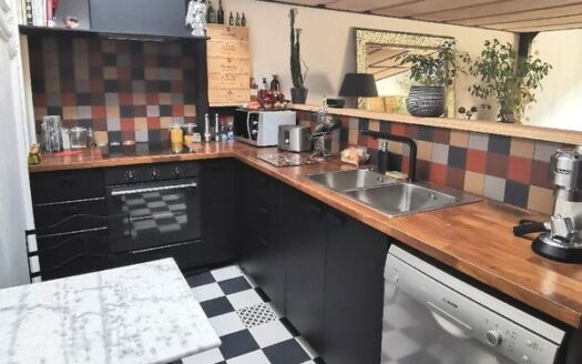 MAISON LOFT DANS UN ANCIEN ATELIER/QUARTIER CALME DANS UNE COUR SECURISEE