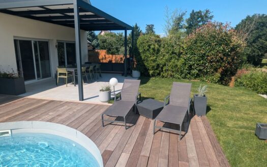 Maison d’architecte 8 pièces 227m² avec piscine
