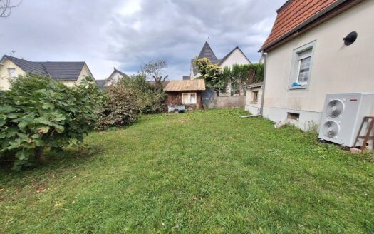 MAISON IDÉALE POUR FAMILLE : 5 CHAMBRES, JARDIN ET GARAGES À KINGERSHEIM