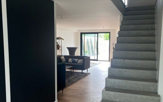 Maison cote pavée