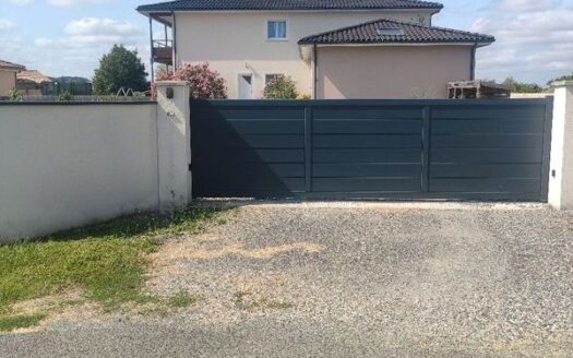 IDEAL FAMILLE/GRAND JARDIN/TRES LUMINEUX/PROCHE DES COMMODITES