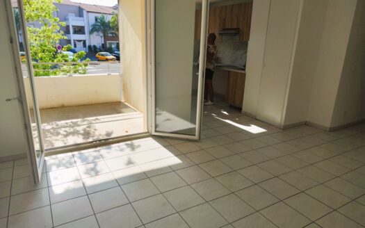 IDEAL COUPLE AVEC 1 OU 2 ENFANTS/RESIDENCE SECURISE/PROCHE COMMODITES/PLAGE