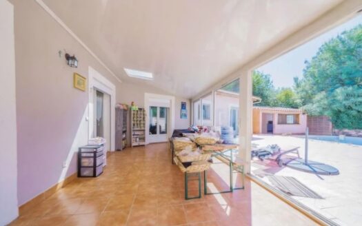 IDEAL FAMILLE /GRAND TERRAIN/TRES LUMINEUX/PISCINE/VERANDA
